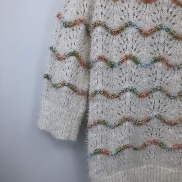 Relativity women’s Cream eyelash sweater Strip L - Picture 7 of 10